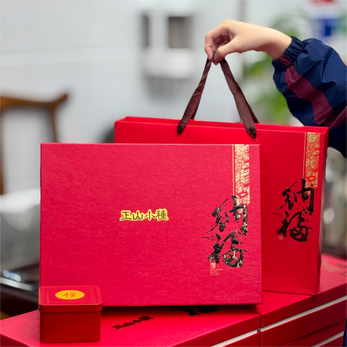 Wholesale small black tea, affordable gift box, tea, strong flavor small new tea, independent small package, gift tea 300g