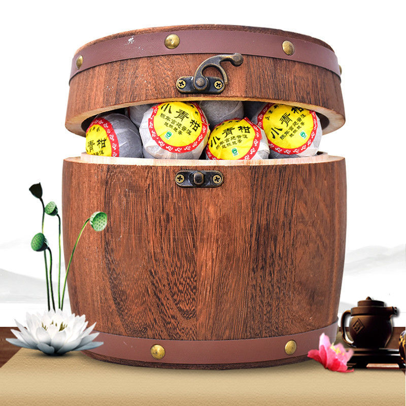 Hengyun and Xiaoqinggan Pu 'er Tea Xinhui Xiaoqinggan Tangpi Pu' er Tea Orange Tea as a gift in a pound of wooden barrels