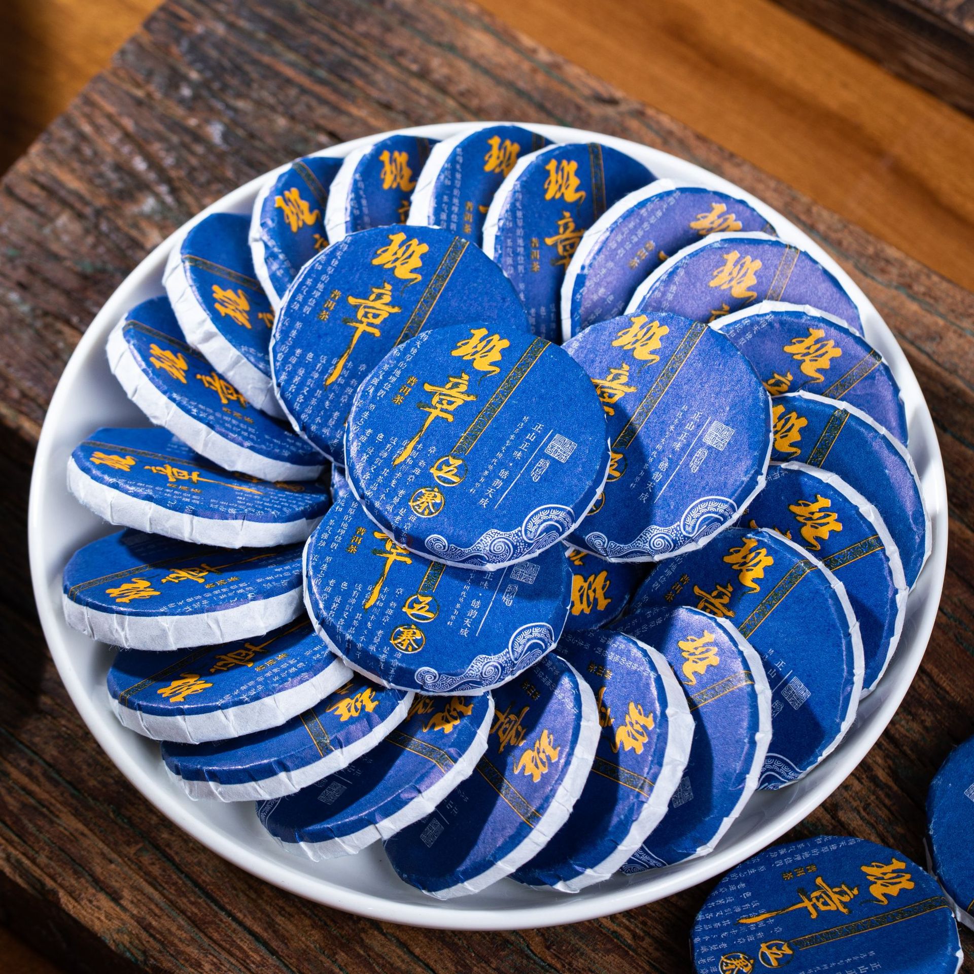 Yunnan Menghai Old Banzhang aged Pu 'er tea ripe tea Banzhang Wuzhai Pu' er tea cake strong flavor 1kg wholesale