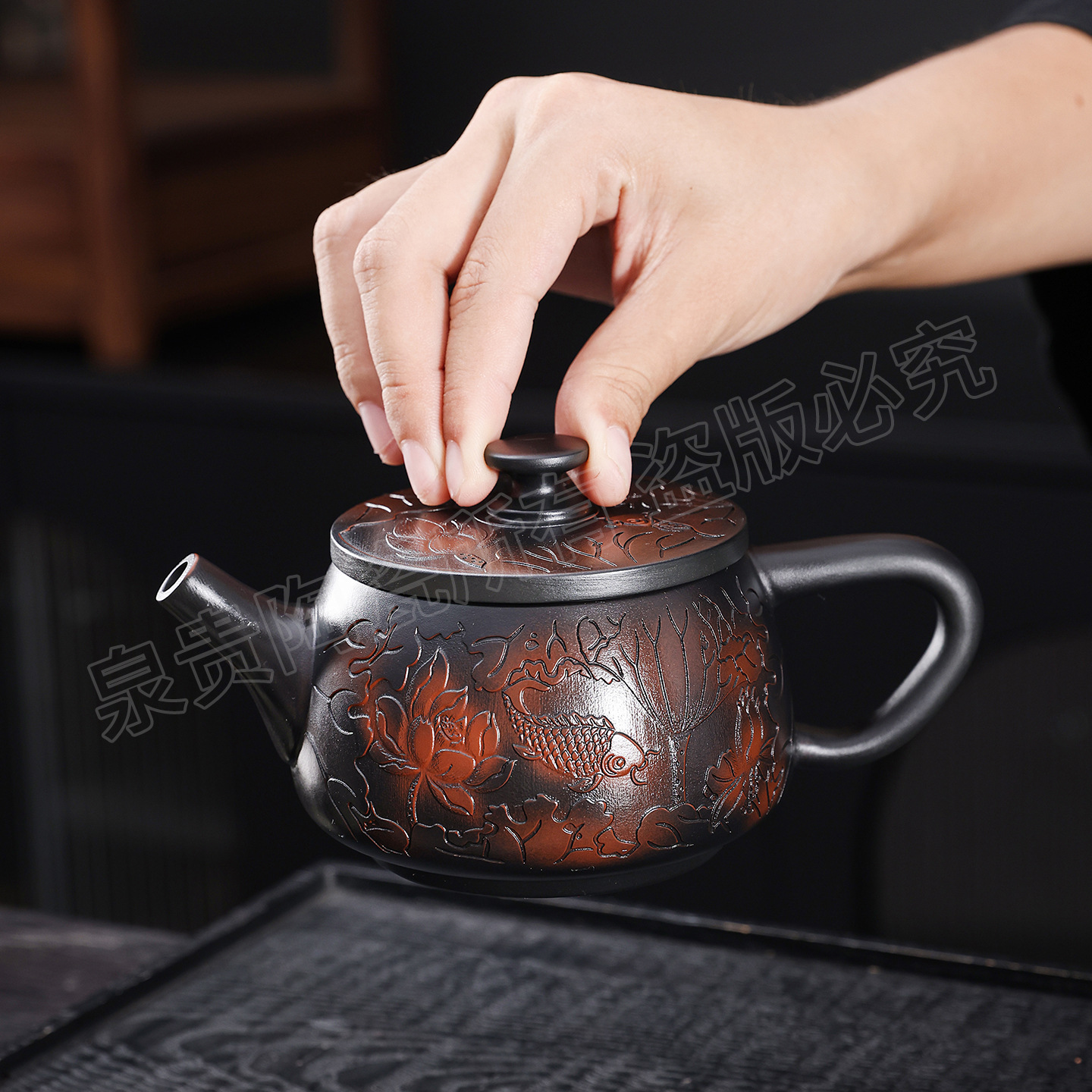 Purple pottery teapot can be lifted, rotated, Fengming embossed lotus rhyme teapot, high-end gift box, Han tile pot, single teapot