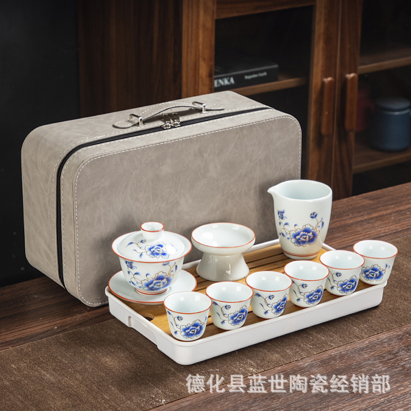 Business company's National Day Annual Meeting event gave customers creative and practical gifts a complete set of ceramic kung fu tea set
