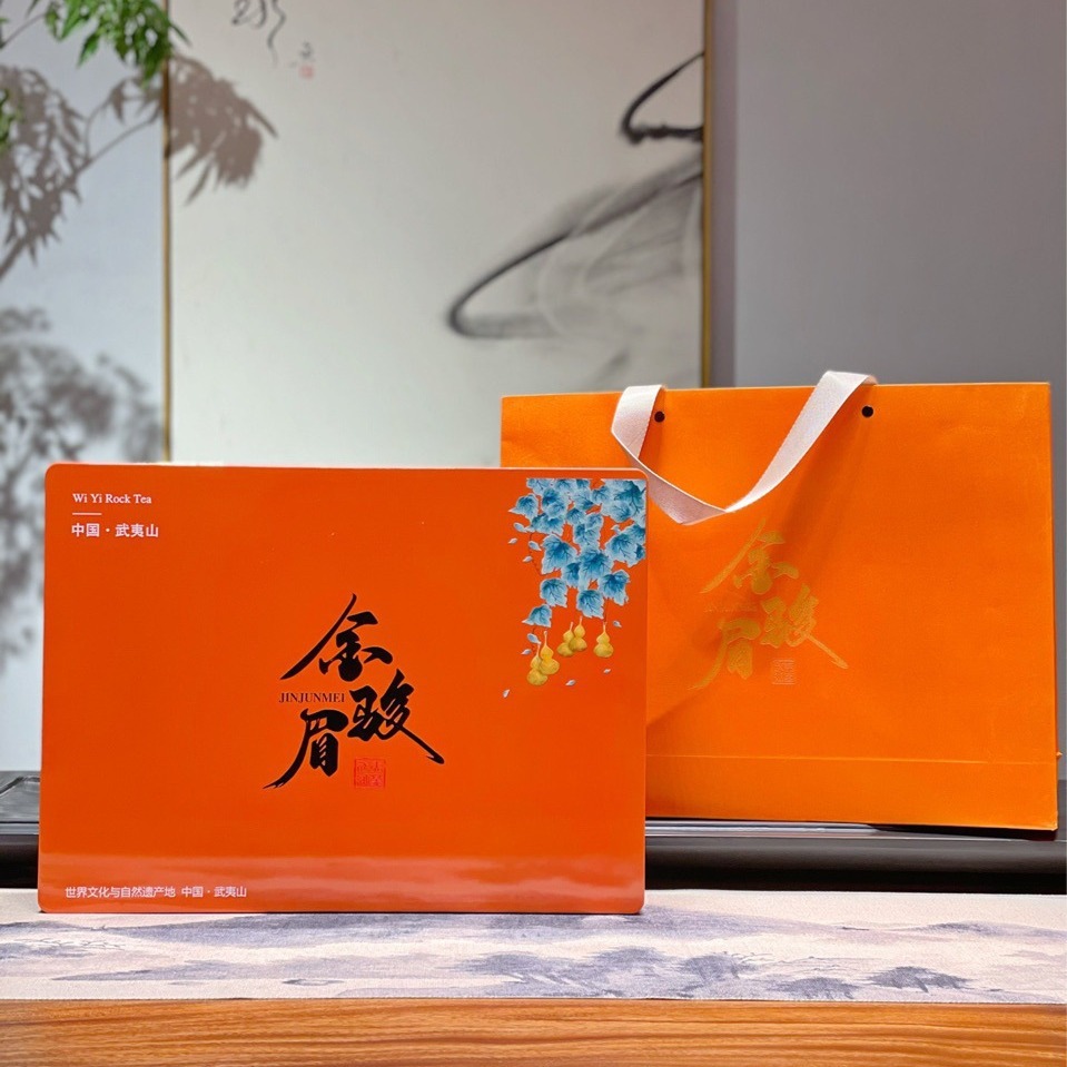 武夷山红茶桐木关茶叶蜜香型金骏眉独立烤漆木盒小罐装送礼佳品