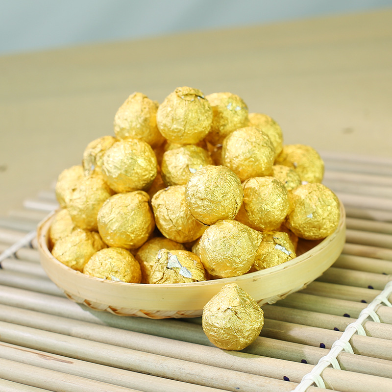 Yunnan Pu 'er Tea Factory sells Dragon Ball Tea at a price and uses Brown Mountain Spring Tea as raw material to soak Pu' er Dragon Ball Tea one by one