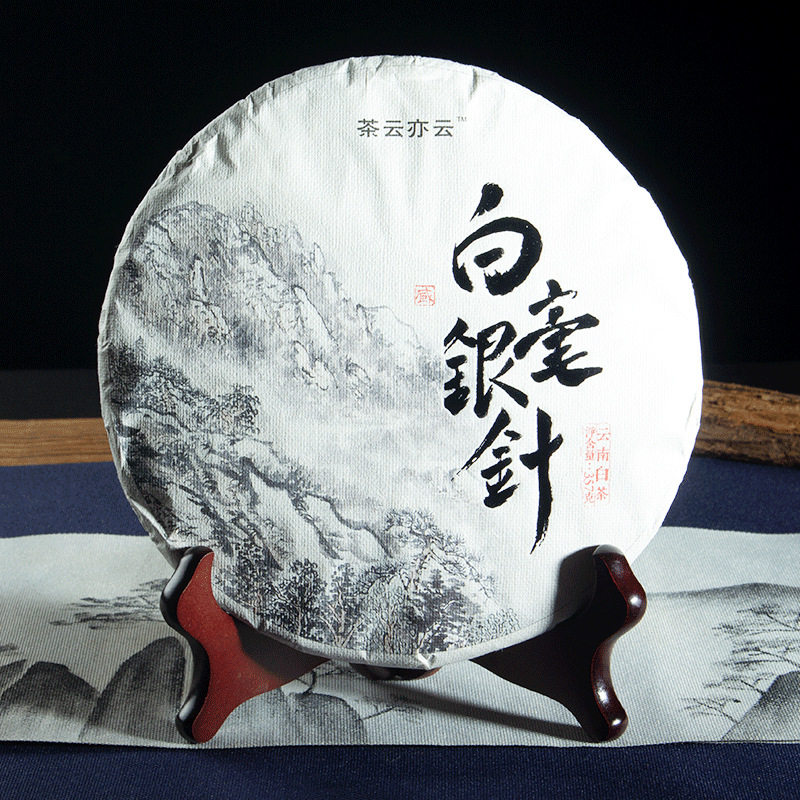 Wholesale Yunnan white tea tea cake Baihao silver needle tea cake 357g alpine white tea full buds, one bite