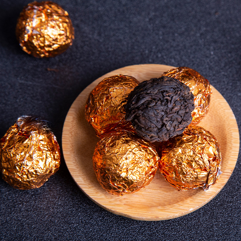 Wholesale Yunnan Pu 'er ripe tea Dragon Ball Menghai aged ripe tea with hand gift box Dragon Ball portable